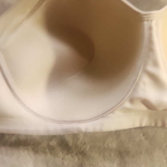 🍀🍀🍀Vanity Fair Size 44B Women's Bra Beige - Picture 4 of 8